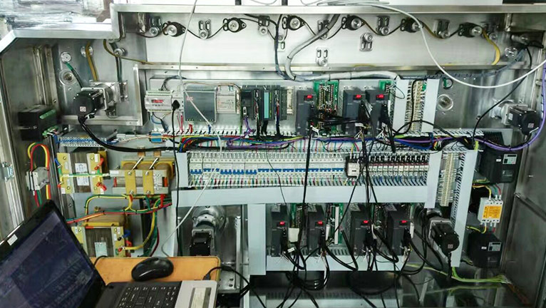 三菱PLC變頻器觸摸屏伺服電機包裝機械的全套配置
